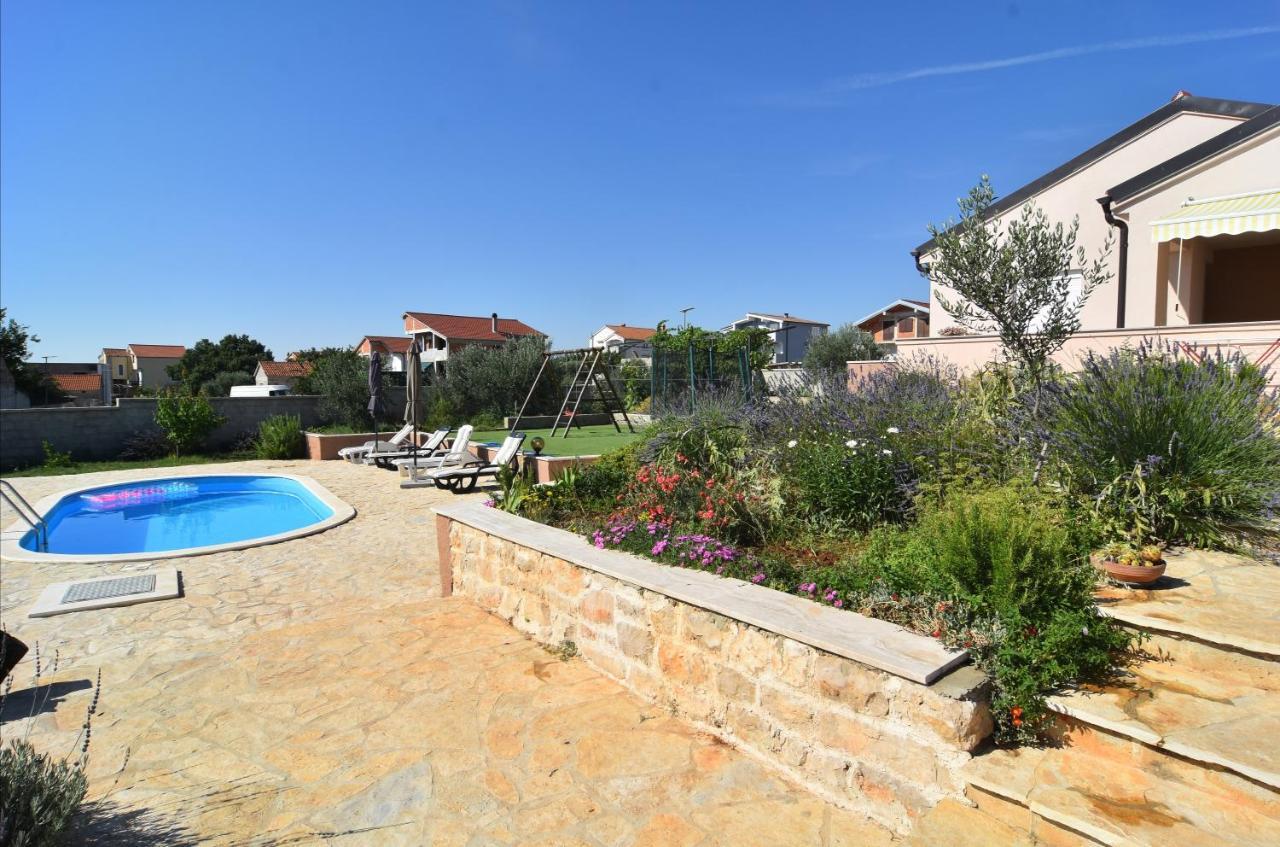 Villa Kuca Za Odmor Diana Sukošan Exterior foto