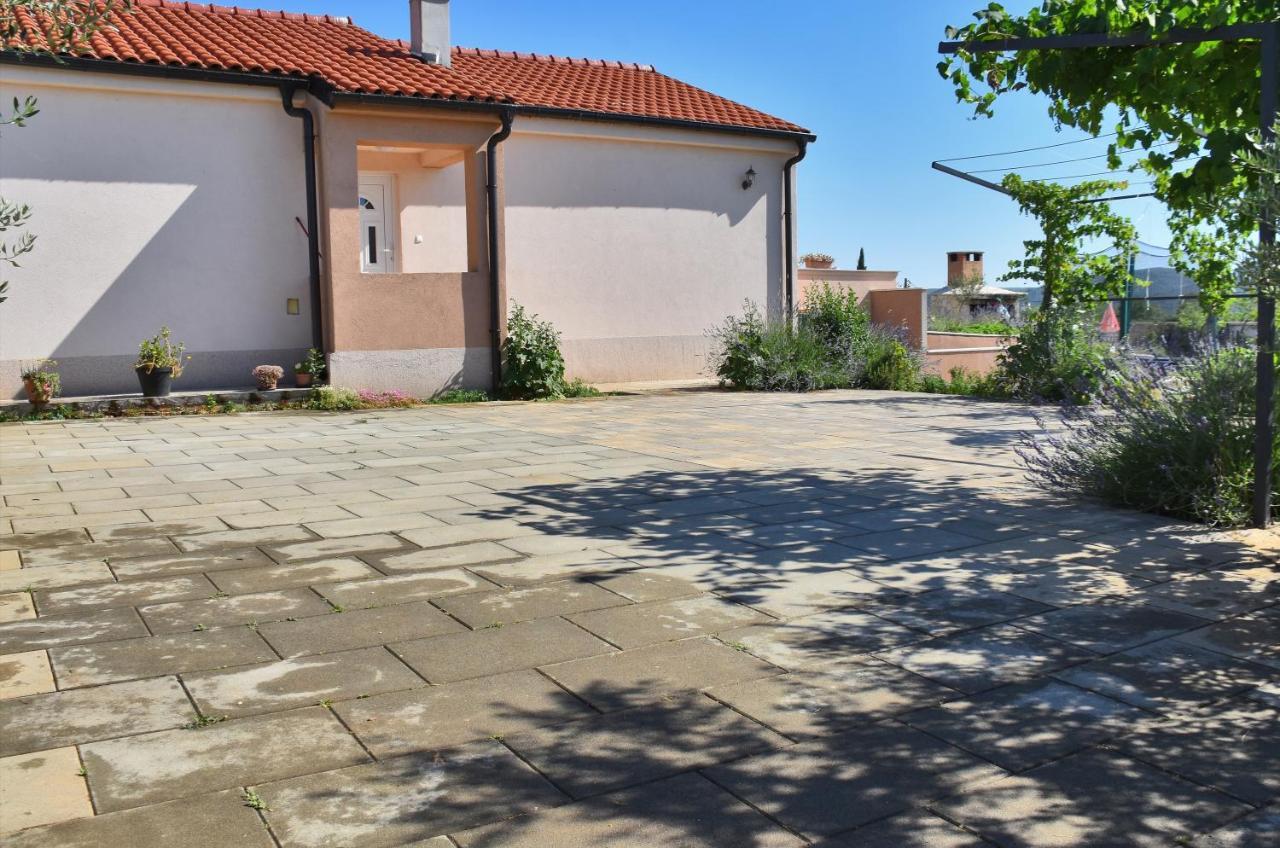 Villa Kuca Za Odmor Diana Sukošan Exterior foto
